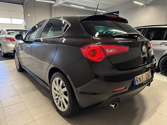 Alfa Romeo Giulietta 4 of 16