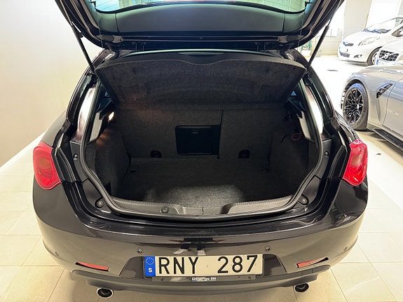 Alfa Romeo Giulietta 16 of 16