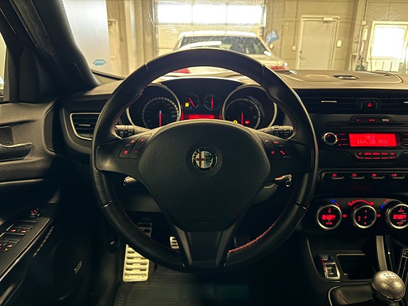 Alfa Romeo Giulietta 9 of 16