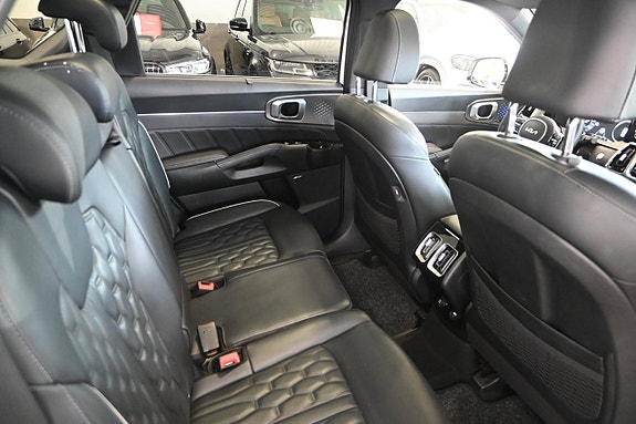 Kia Sorento 16 of 30