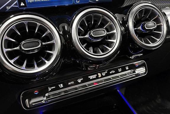 Mercedes-Benz GLB220 d 14 of 20