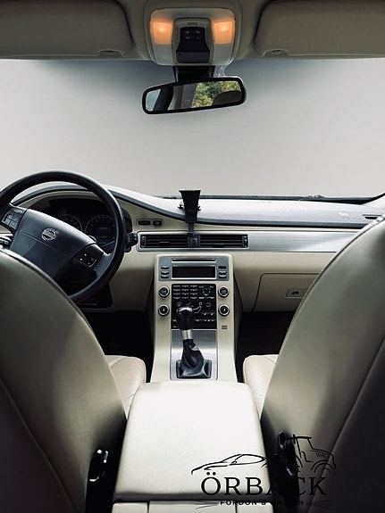Volvo V70 9 of 15
