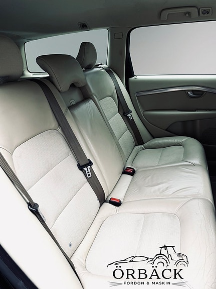 Volvo V70 8 of 15