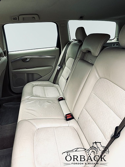 Volvo V70 12 of 15