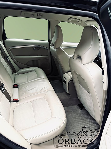 Volvo V70 11 of 15