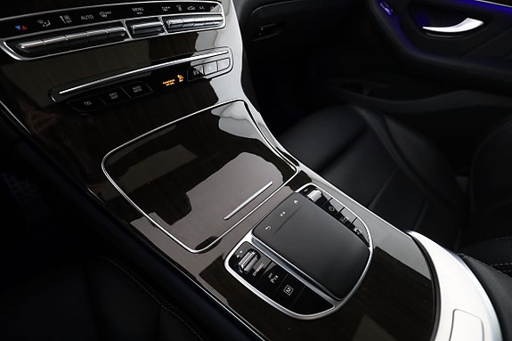 Mercedes-Benz GLC300 e 24 of 30