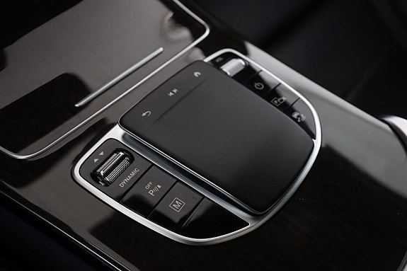 Mercedes-Benz GLC300 e 28 of 30