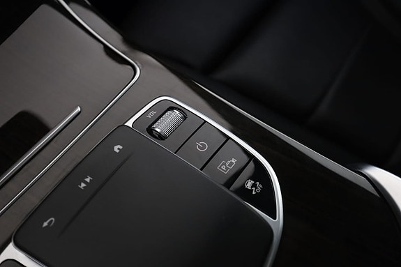 Mercedes-Benz GLC300 e 29 of 30