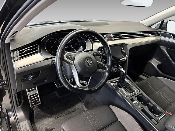 Volkswagen Passat Alltrack 10 of 12