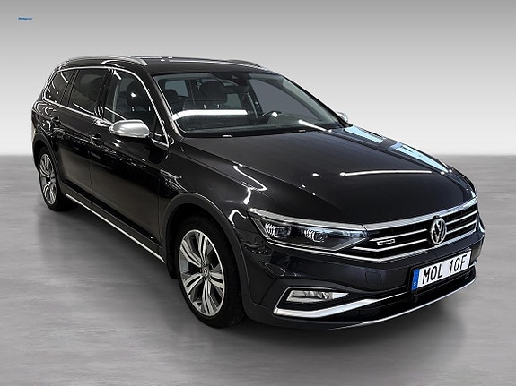 Volkswagen Passat Alltrack 3 of 12