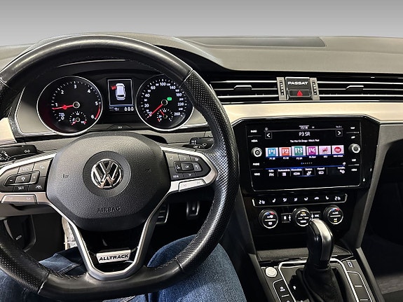Volkswagen Passat Alltrack 11 of 12