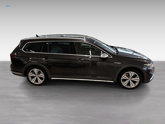 Volkswagen Passat Alltrack 4 of 12