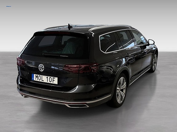 Volkswagen Passat Alltrack 5 of 12