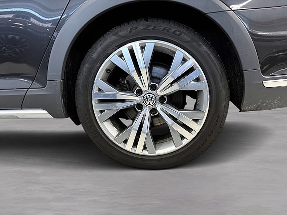 Volkswagen Passat Alltrack 8 of 12