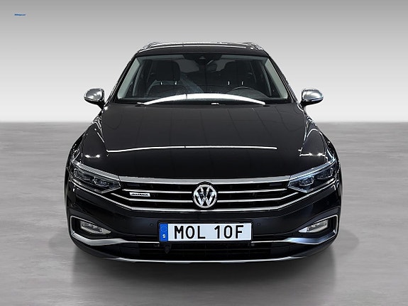 Volkswagen Passat Alltrack 2 of 12