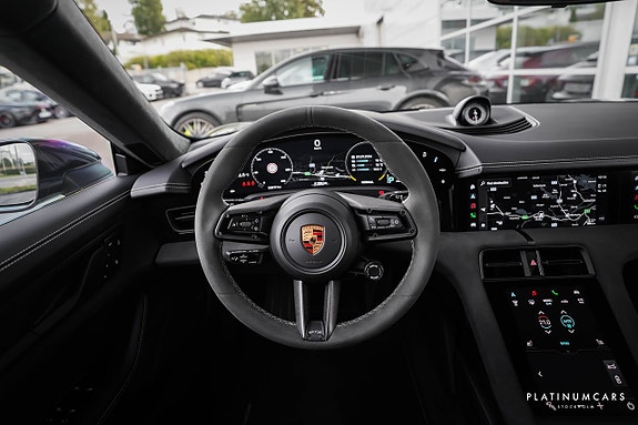 Porsche Taycan GTS 14 of 28
