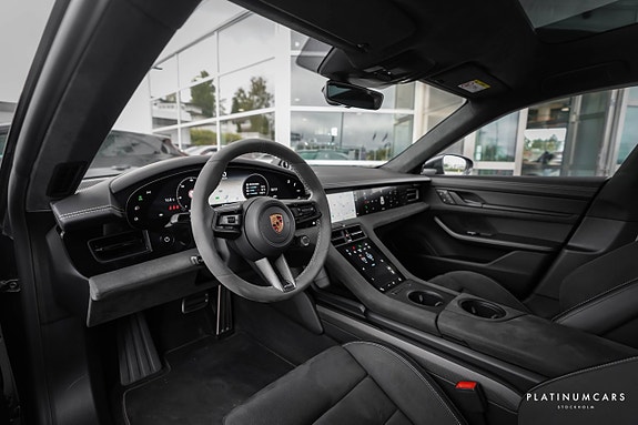 Porsche Taycan GTS 9 of 28