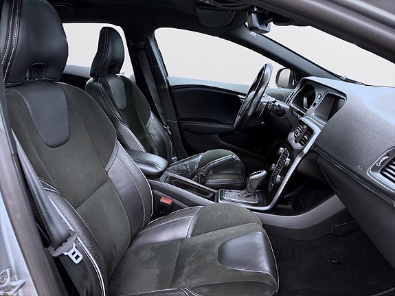 Volvo V40 11 of 17