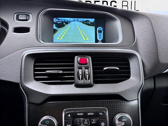 Volvo V40 14 of 17