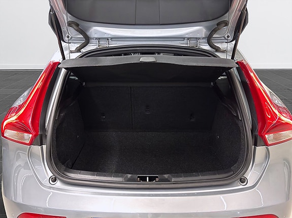 Volvo V40 12 of 17