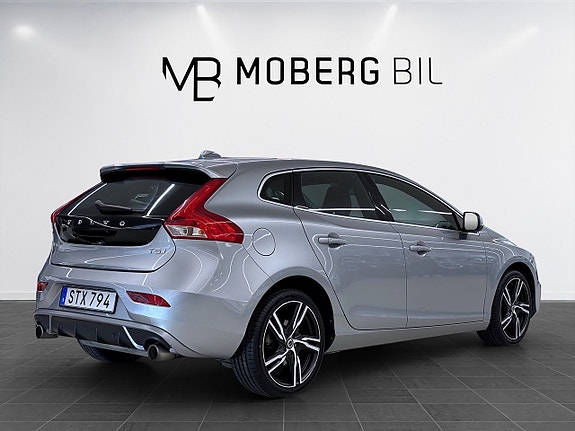 Volvo V40 4 of 17