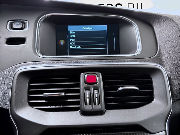 Volvo V40 15 of 17
