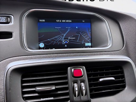 Volvo V40 16 of 17