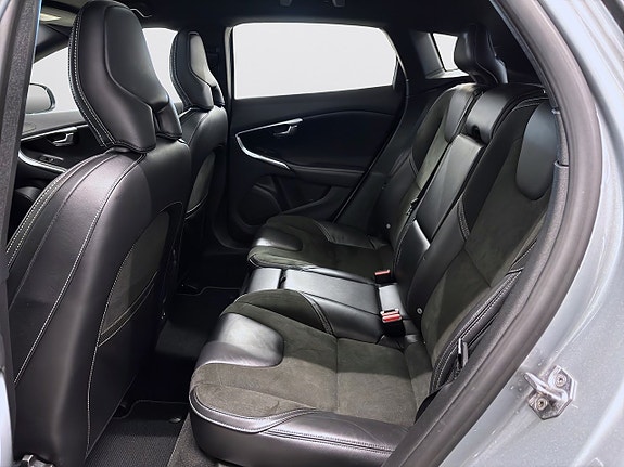 Volvo V40 9 of 17