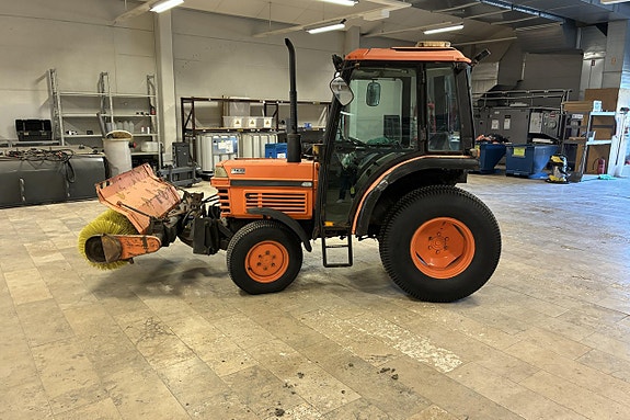 KUBOTA L 2550 DT ink. plog, spridare, sopaggregat 9 of 27