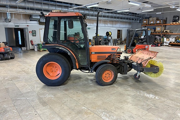 KUBOTA L 2550 DT ink. plog, spridare, sopaggregat 8 of 27