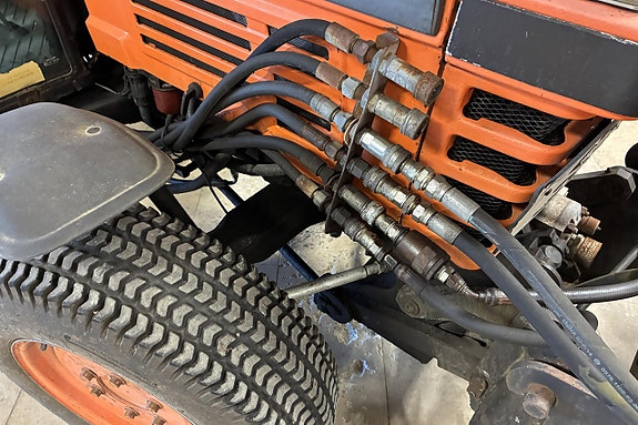 KUBOTA L 2550 DT ink. plog, spridare, sopaggregat 19 of 27