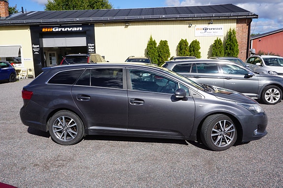 Toyota Avensis 3 of 6
