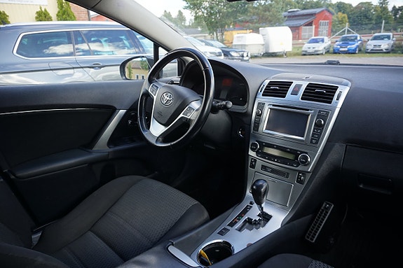 Toyota Avensis 4 of 6