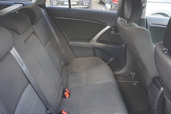 Toyota Avensis 5 of 6