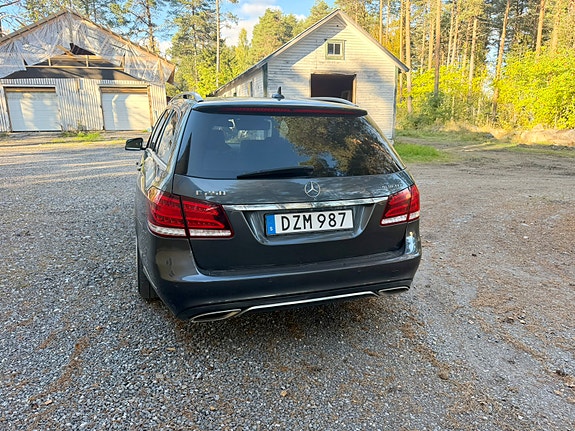Mercedes-Benz E250 4 of 11