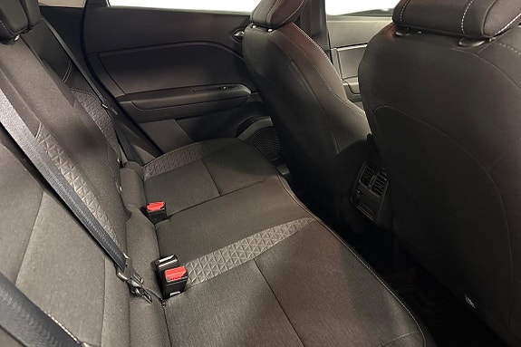 Renault Captur 11 of 14