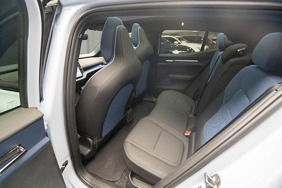Volvo EX30 21 of 23
