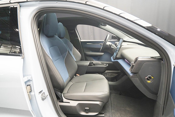 Volvo EX30 18 of 23