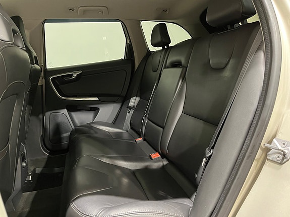 Volvo XC60 10 of 21