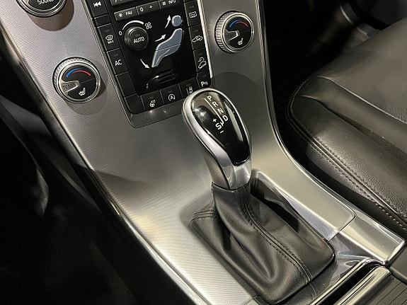 Volvo XC60 16 of 21