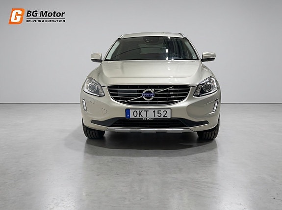 Volvo XC60 2 of 21