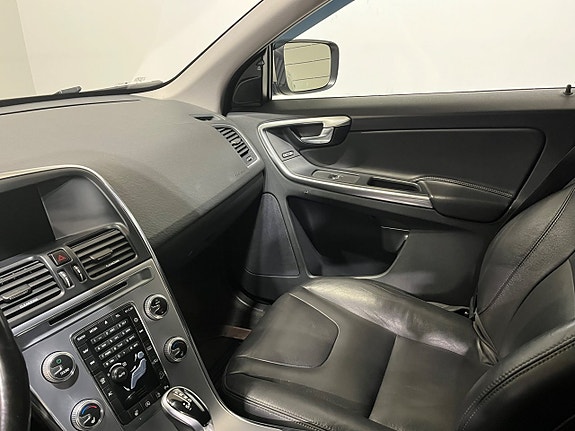 Volvo XC60 15 of 21