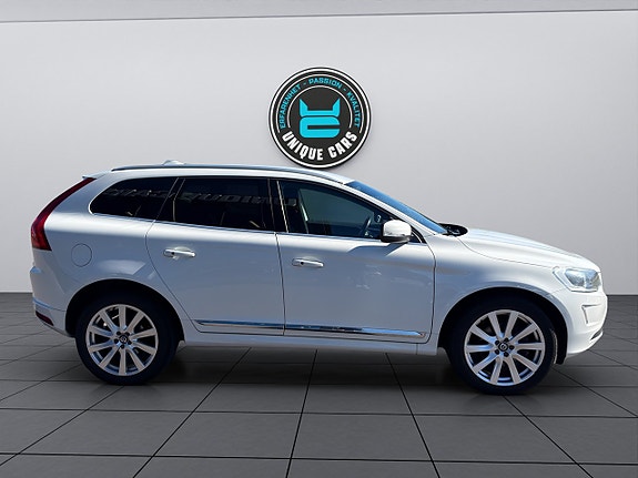Volvo XC60 2 of 23