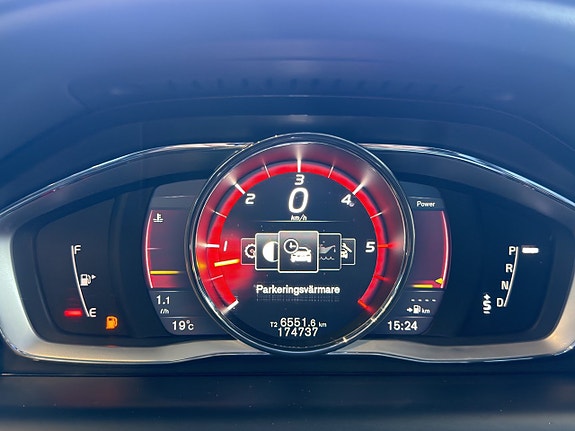 Volvo XC60 12 of 23