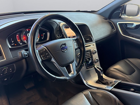 Volvo XC60 11 of 23