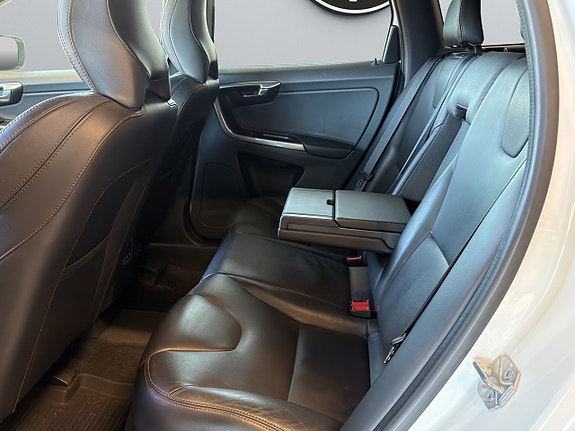 Volvo XC60 13 of 23