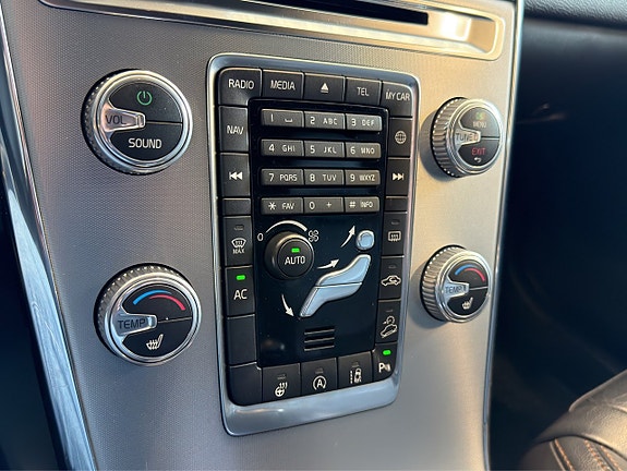 Volvo XC60 17 of 23