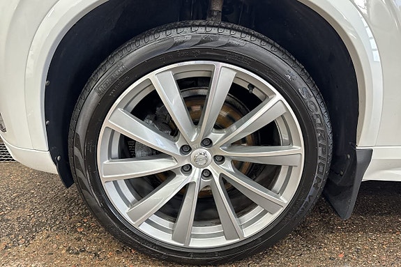 Volvo XC90 11 of 24