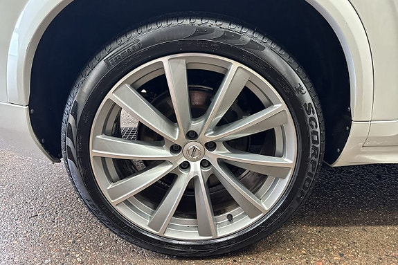Volvo XC90 9 of 24