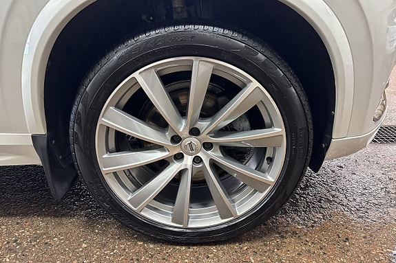 Volvo XC90 10 of 24